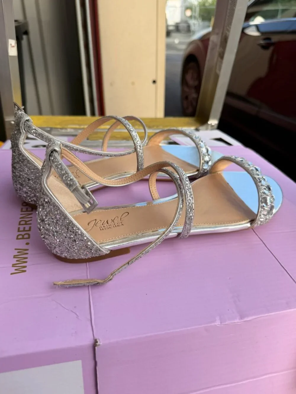 Jewel Badgley Mischka Silver Rhinestone Crystal Flat Sandals Size 9.5